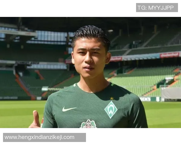 足球小汤的成长之路：从小球员到足球梦想的追逐者